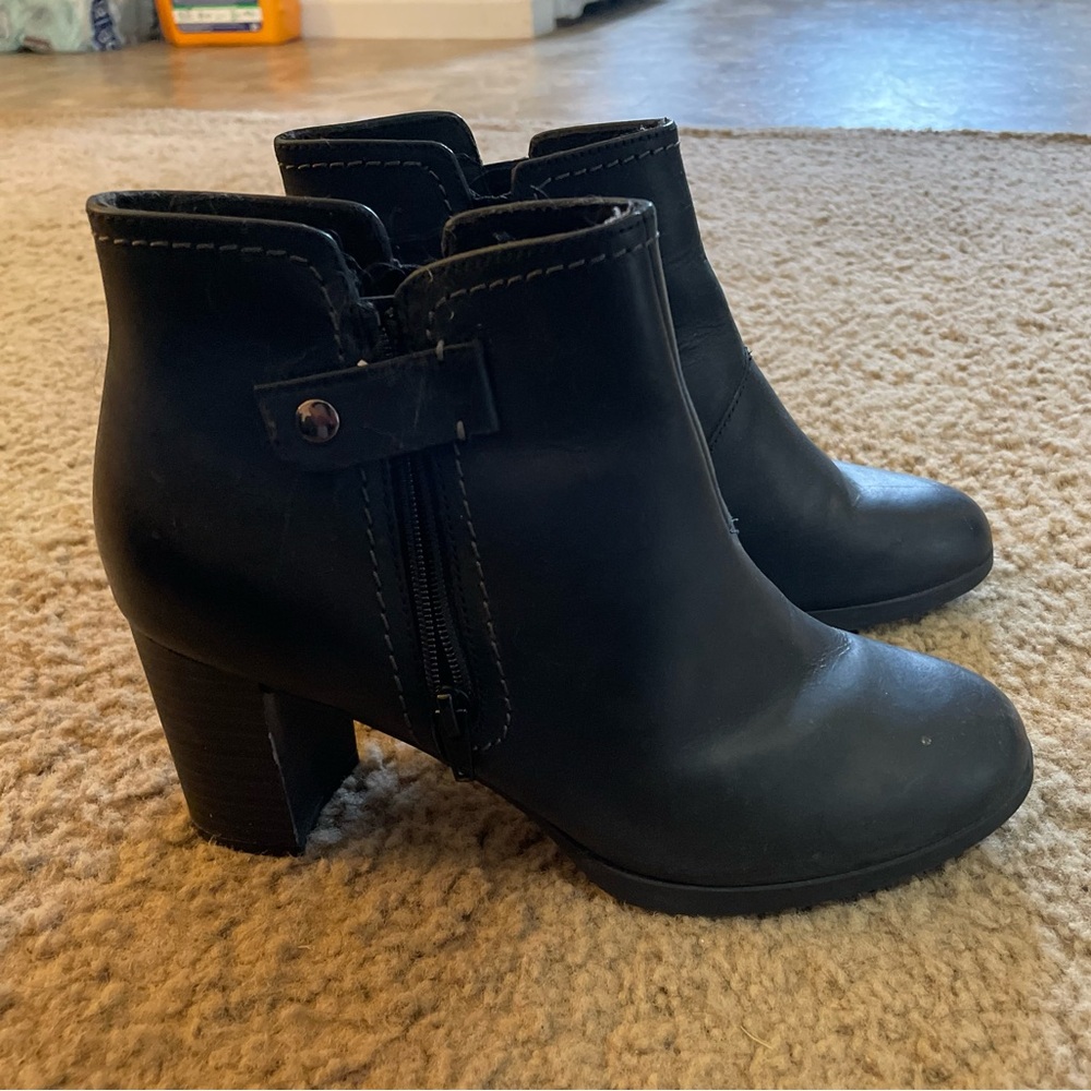 Clarks Bayla Glow Black Ankle Booties